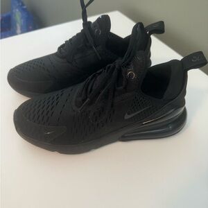 Nike Airmax 270 in Triple Black, size 6, EUC